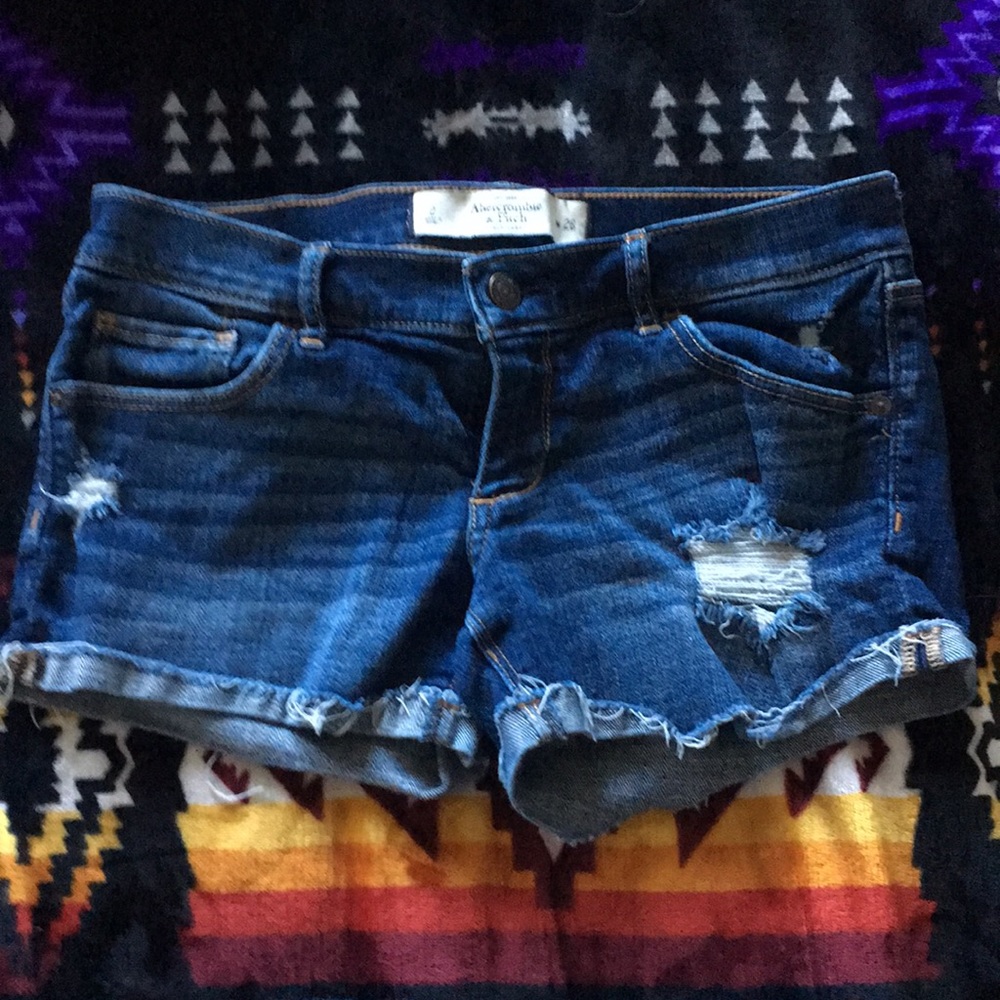 A&F distressed denim short size 2